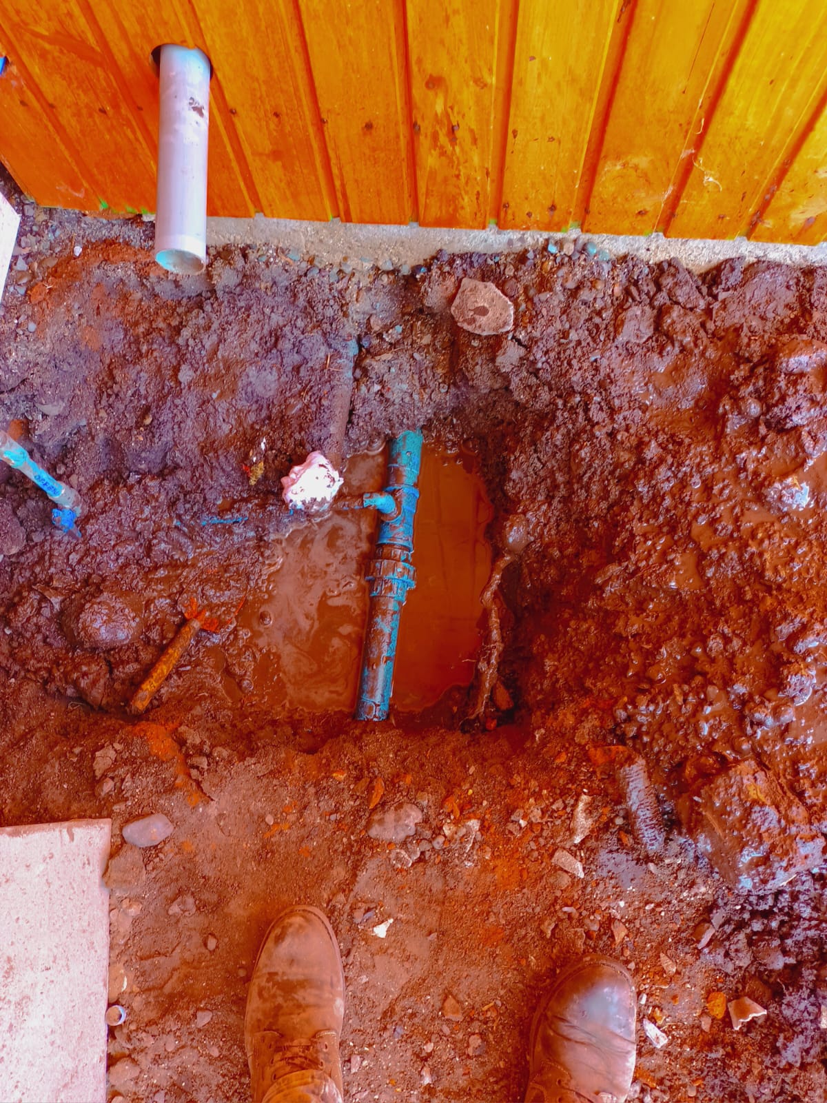 Trabajo de detección y reparación de fugas