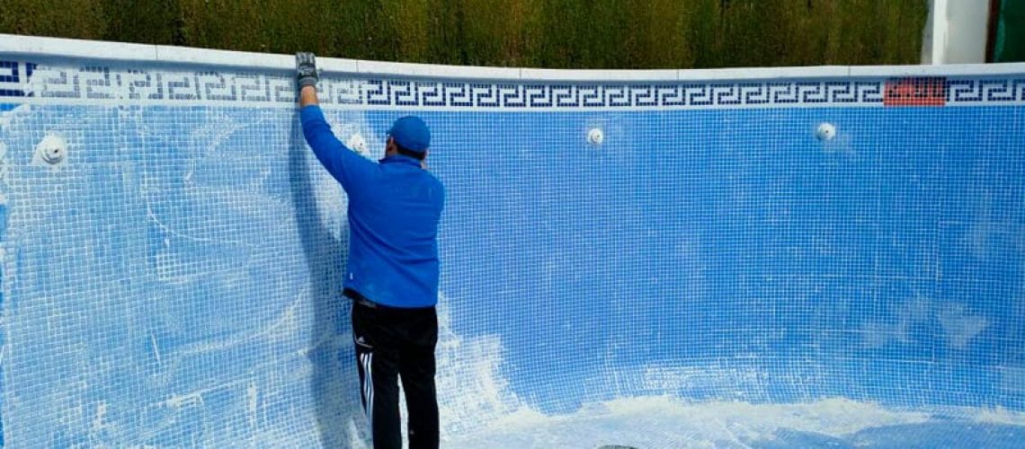 Equipo técnico realizando trabajos de detección y reparación de fugas de agua en la V Región